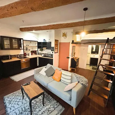 Le Revennes Apartamento *