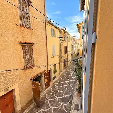 Le Revennes Apartamento *